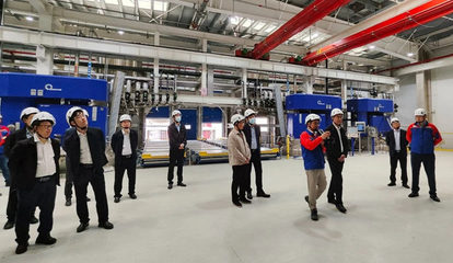 張家港市委書記韓衛一行蒞臨海虹老人張家港工廠開展現場調研